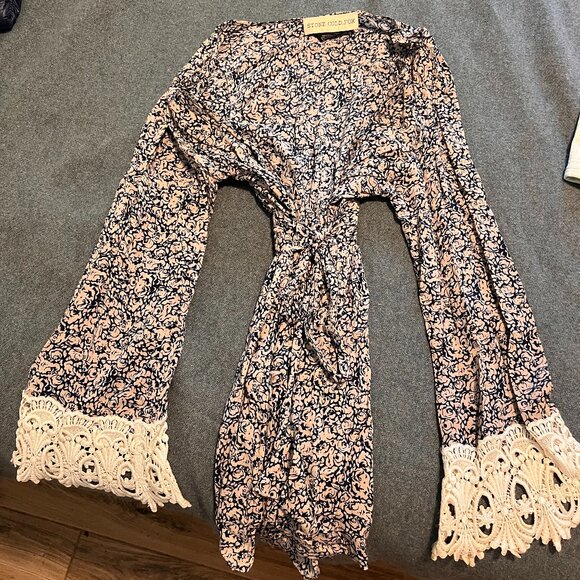 Stone Cold Fox Lace, Silk Robe - Picture 1 of 5